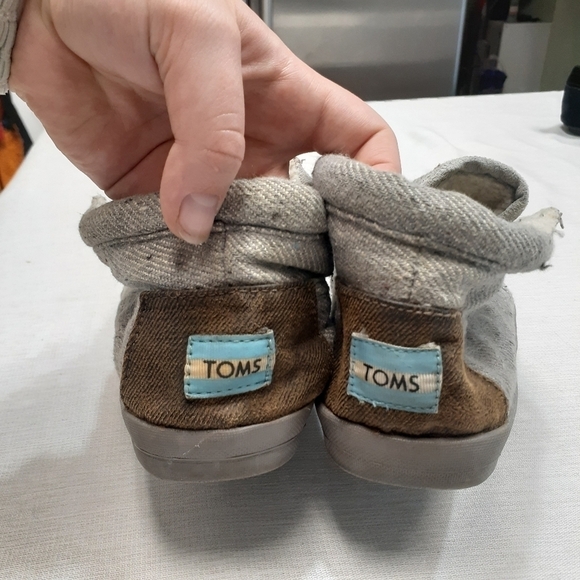 Toms winter boots sherpa lined no laces size 9.5 canvas like material  Gray - Picture 6 of 14